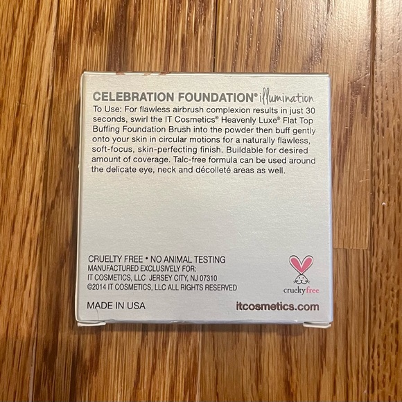IT Cosmetics Celebration Foundation Illumination NIB Light - Picture 2 of 3